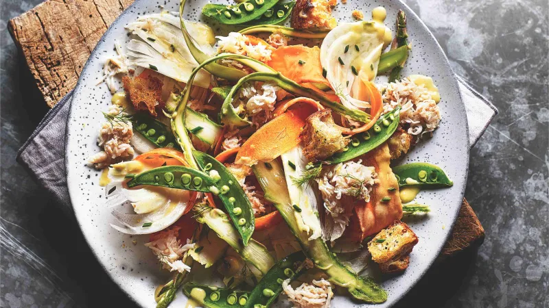 Chřestový salát s krabem