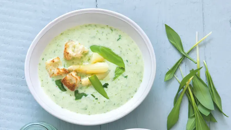 Chřestová polévka s medvědím česnekem