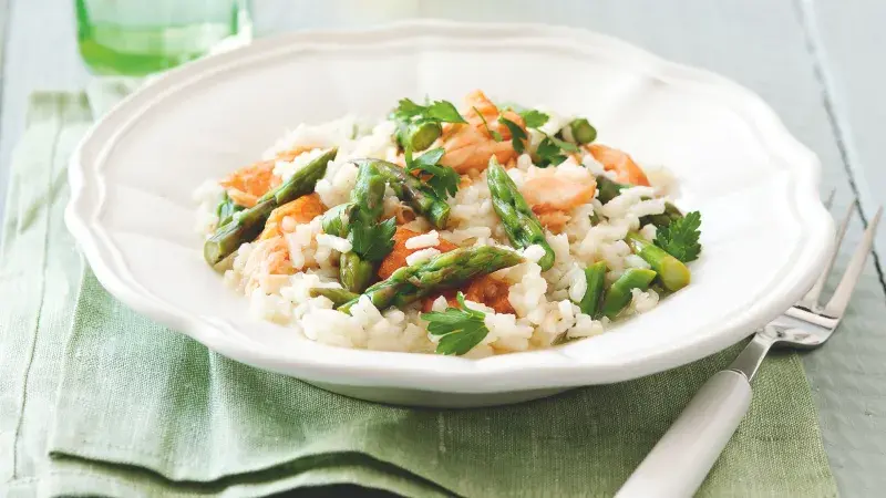 Chřestové rizoto s lososem uzeným teplým kouřem