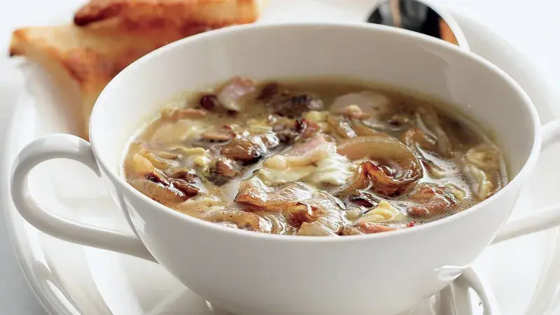 Cibulačka s pancettou