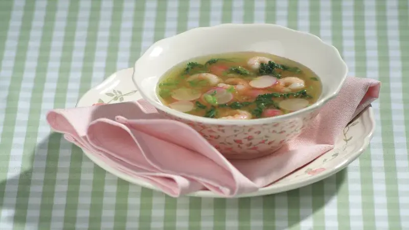 Čínská polévka s ředkvičkami