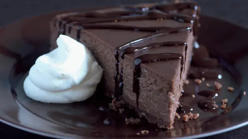 Čokoládový cheesecake se zlatým sirupem