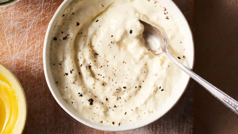 Studená křenová omáčka