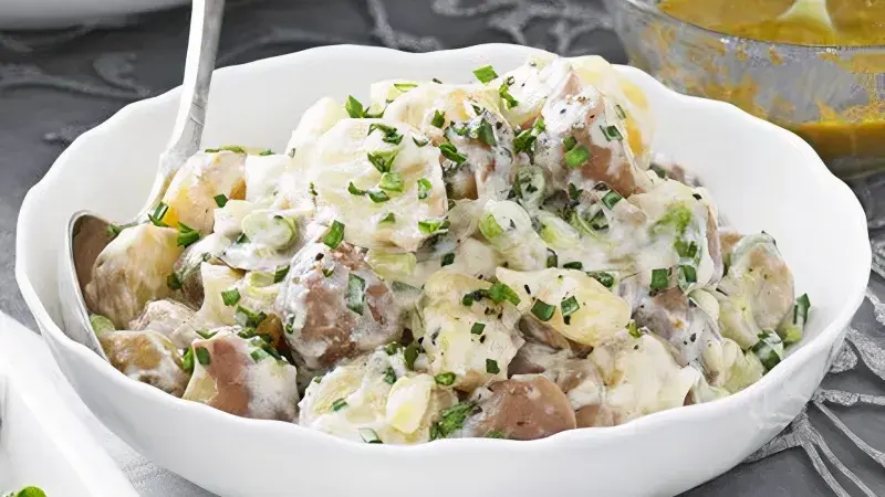 Červené brambory s křenem a crème fraîche