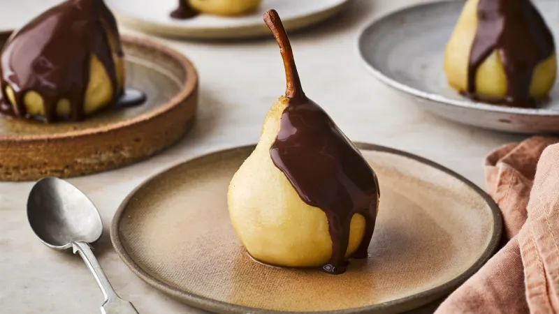Pošírované hrušky s čokoládovou omáčkou