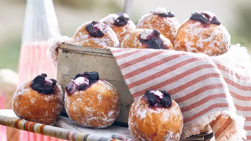 Borůvkové cheesecake koblihy