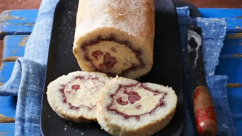 Zmzlinová roláda s malinami