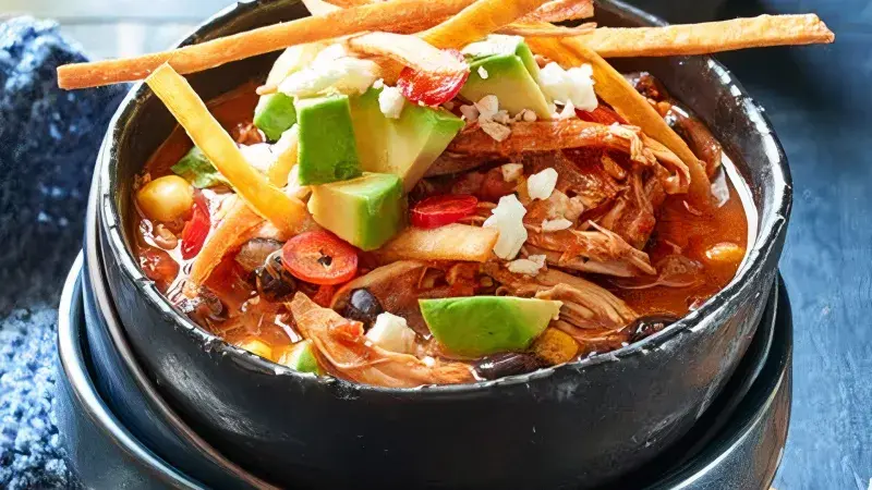 Mexická kuřecí polévka s tortillou