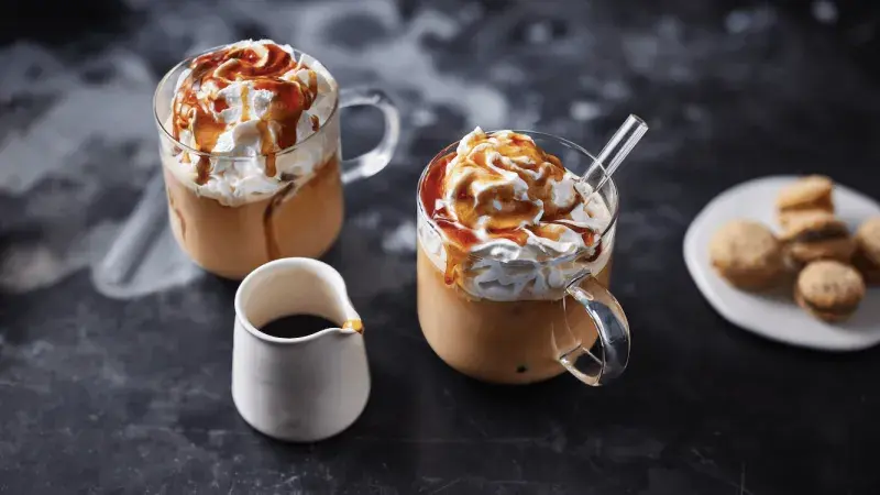 Ledová káva s karamelem