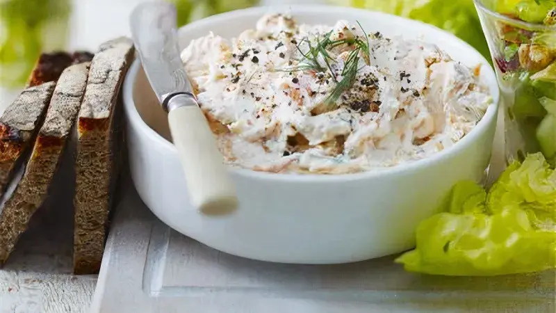 Pomazánka z uzeného pstruha a křenu