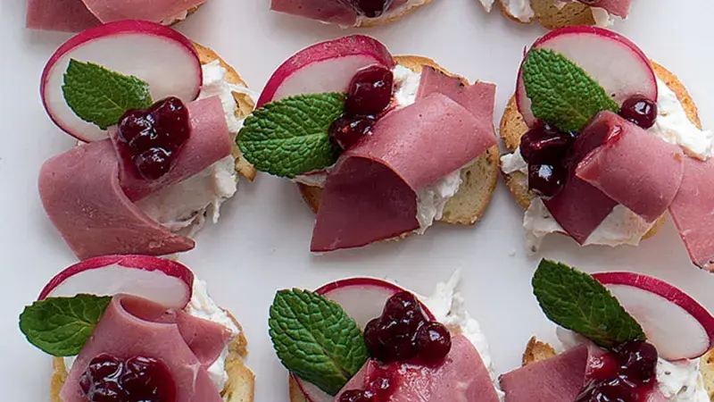 Crostini s hovězí šunkou