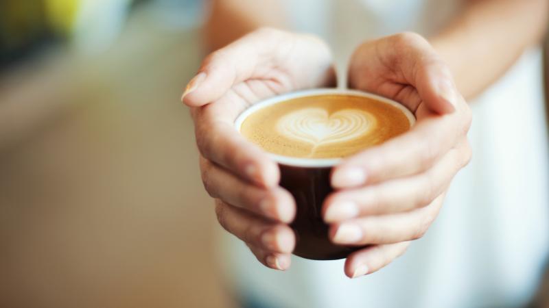 Baristou roku je Adam Neubauer. Kávu vám připraví v baru EMA.