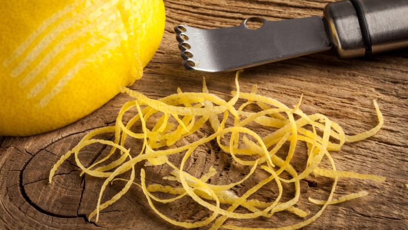 Jak nejlépe oškrábat citrusovou kůru? Použijte zester