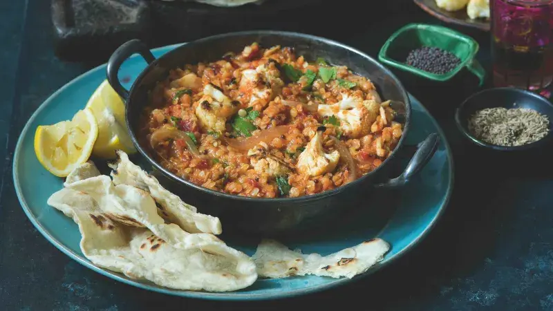 Dhál z červené čočky a pečeného květáku & čapátí