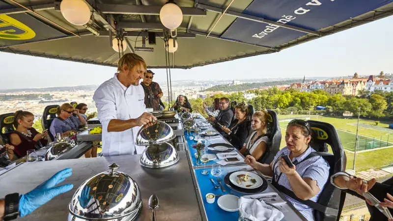 restaurace v oblacích 