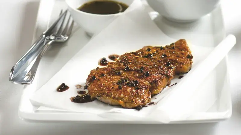 Steak s omáčkou z červeného vína 