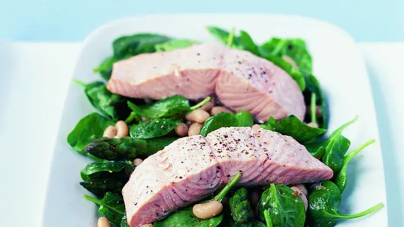 Chřest, losos a špenát