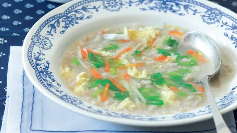 Drožďová polévka s vločkami