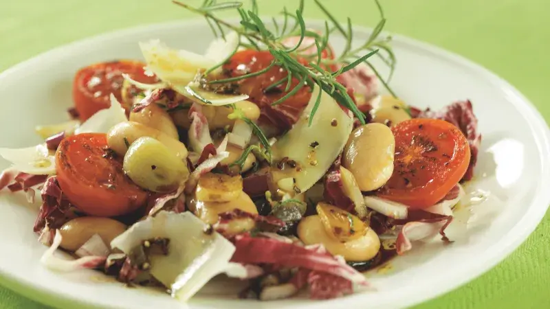 Fazolový salát s opečenými rajčaty