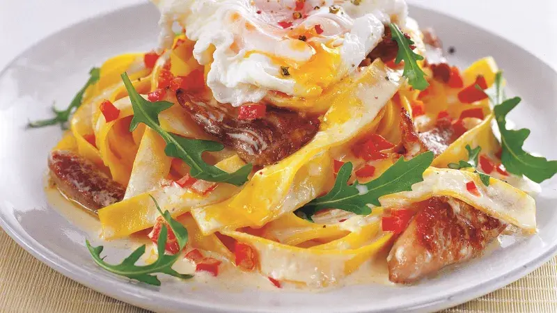 Fettuccine s masem a ztraceným vejcem