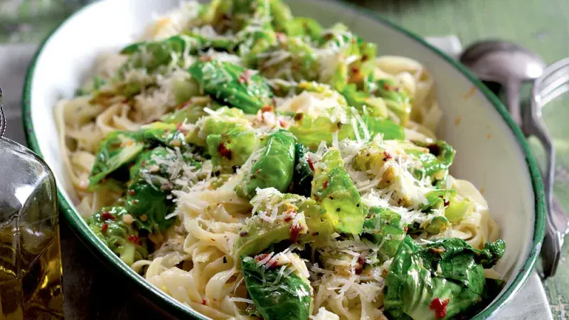 Těstoviny aglio e olio & růžičková kapusta