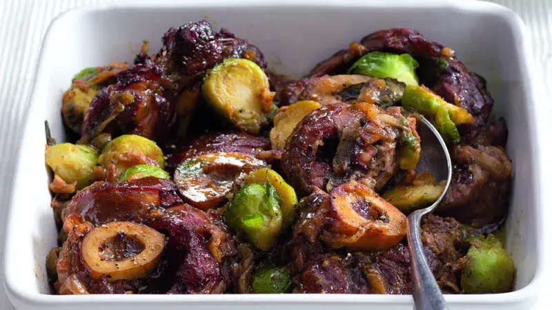 Ossobuco se šalvějí, česnekem a kapustičkami