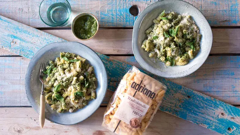 Těstoviny s domácím bylinkovým pestem