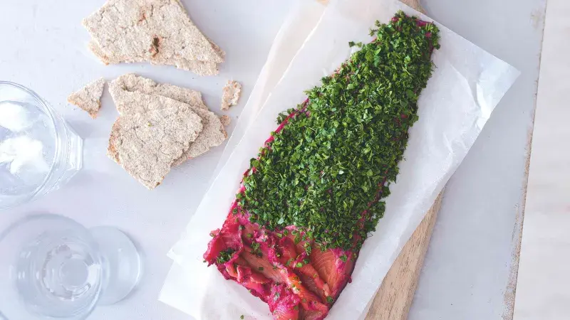 Gravlax s dipem z kozího sýra