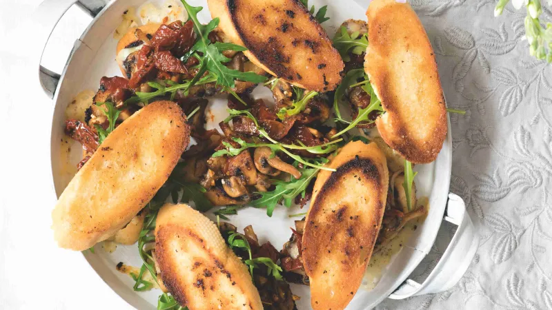 Grilované sýrové minisendviče