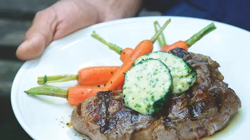 Bylinkové máslo s mandlemi