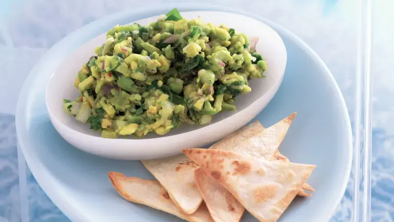 Guacamole s domácími chipsy 