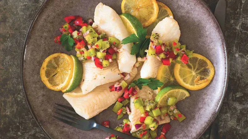 Halibut s kiwi salsou