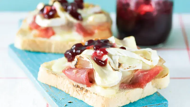 Hermelínové tousty s brusinkami