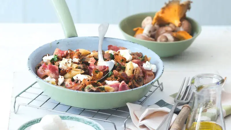 Houby na slanině s kozím sýrem