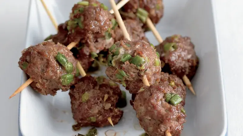 Hovězí karbanátky s fazolkami