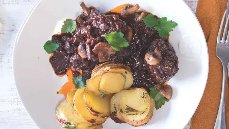 Hovězí oháňka na víně