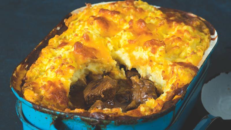 Hovězí ragú s pivem Guinness a čedarovou kaší