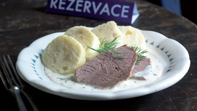 Hovězí s koprovou omáčkou