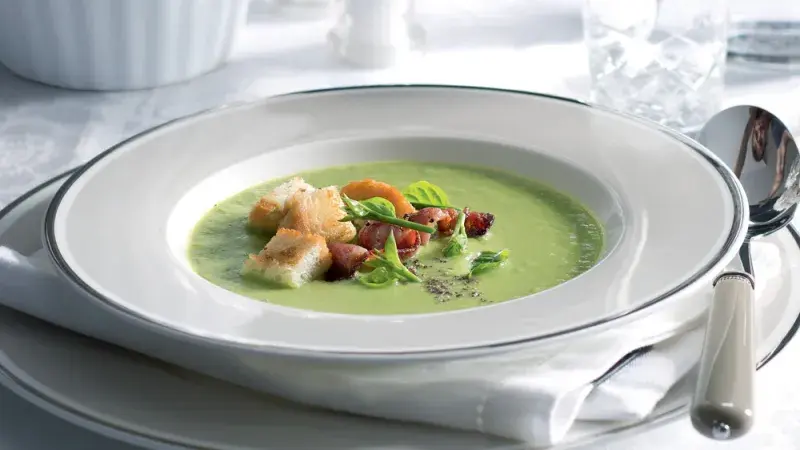 Hráškový krém s krutony a osmaženou slaninou