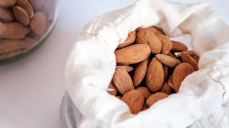 Ořechové oleje do kuchyně patří. Jak je použít? Skvěle se hodí do salátů, pomazánek, polévek 