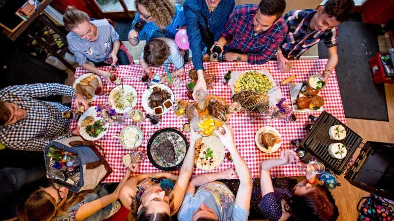 párty a grilování