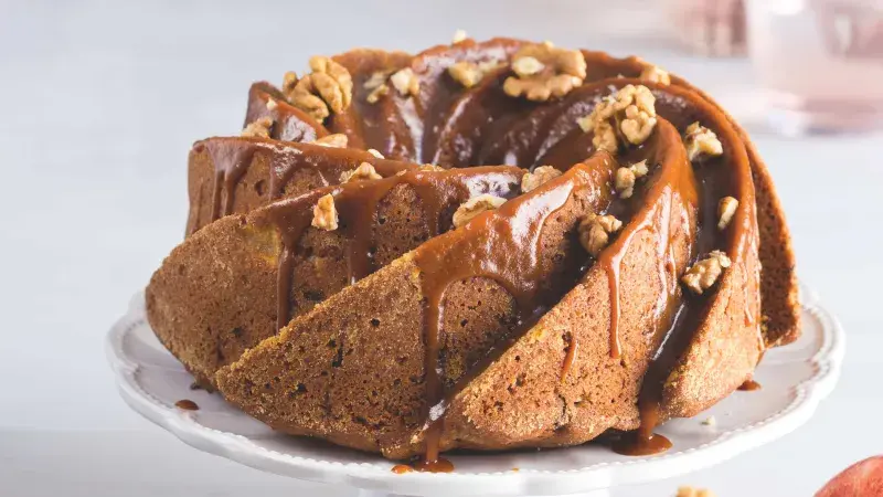 Jablková bábovka s ořechy