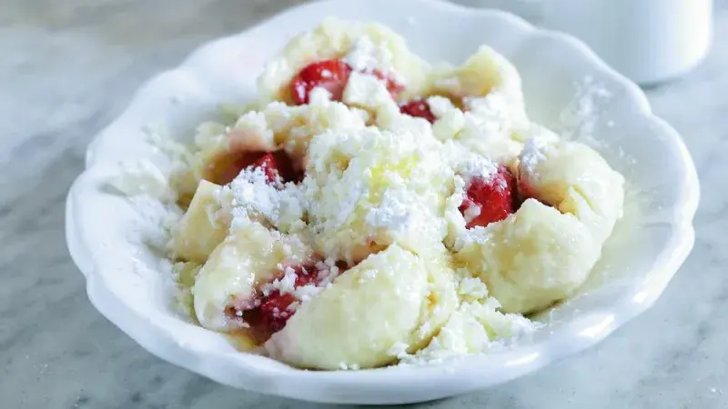 Kynuté jahodové knedlíky