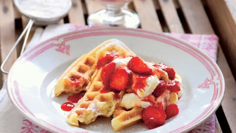 Jahodové vafle s jogurtem