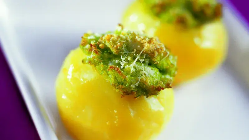 Plněné brambůrky s parmezánem