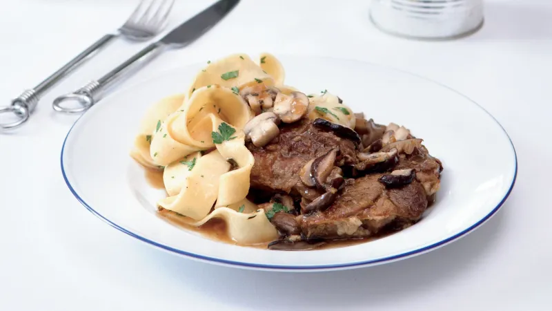 Jehněčí plec nadivoko s domácími papardelle