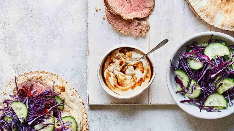 Jehněčí v sezamovo-jogurtové marinádě