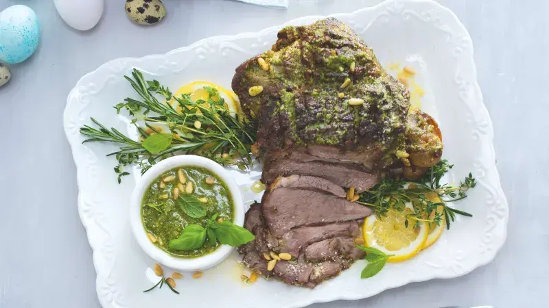 Jehněčí pečeně s bazalkovo-mátovým pestem