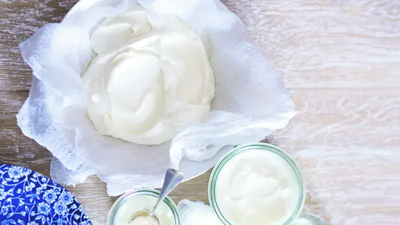 Vyznáte se v mléčných výrobcích? Čím se liší řecký jogurt od běžného