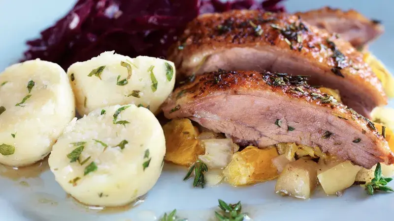 Kachna s červeným zelím